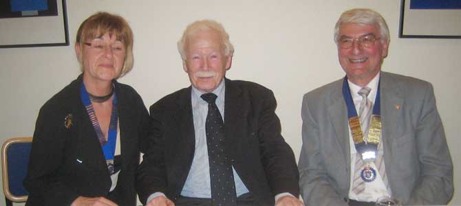 2006: Dr. Helmig besøger Hadsten Rotary Rotary Klub og Inner Wheel