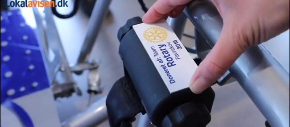 Team Rotary Favrskov donerer speciel el-cykel til handicapområdet i Favrskov kommune